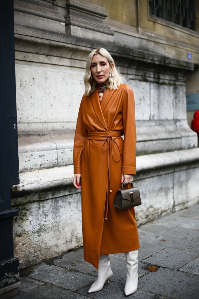 Leder in Braun-Nuancen ist der Trend des Frühlings Leder in Braun-Nuancen ist der Trend des Frühlings