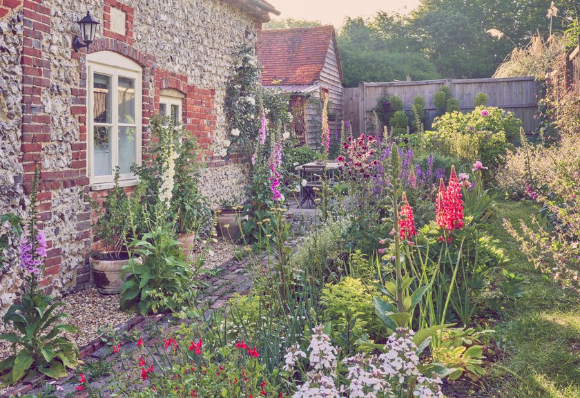 Backsteinbaus mit Sommergarten