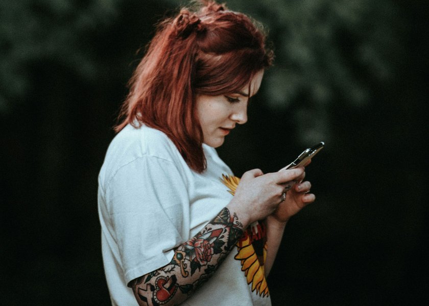 Frau am Handy